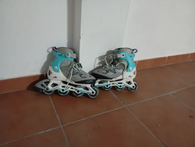 Patins em linha para crianças. Tamanho 32 a 35