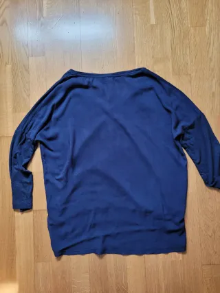 Camiseta azul marino Stradivarius