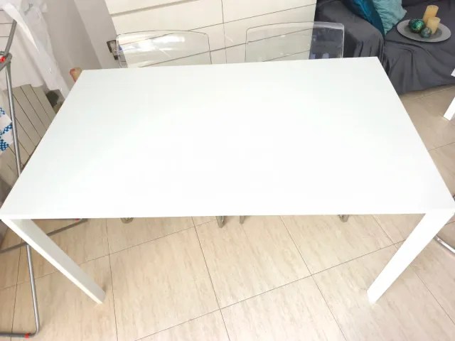 Mesa blanca y 4 sillas.Regalo mesa blanca pequeña