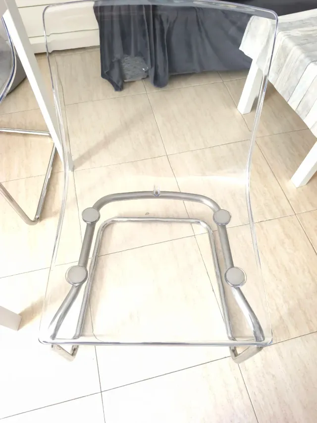 Mesa blanca y 4 sillas.Regalo mesa blanca pequeña