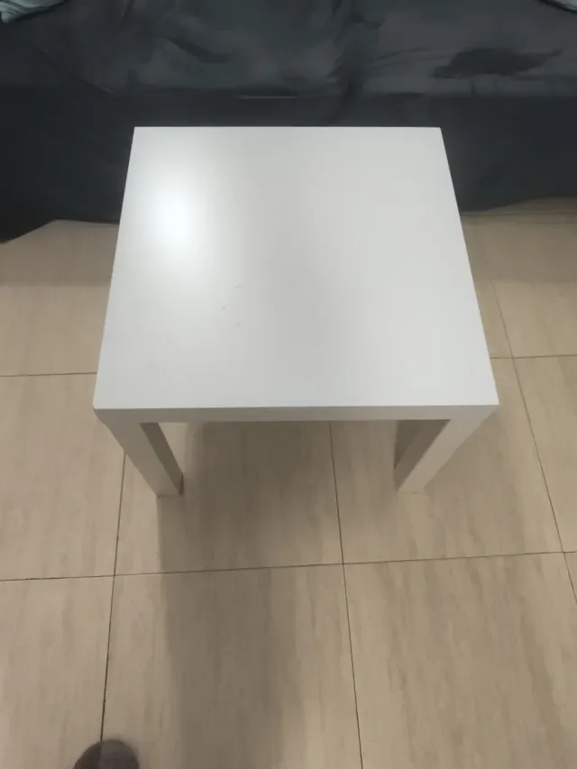 Mesa blanca y 4 sillas.Regalo mesa blanca pequeña