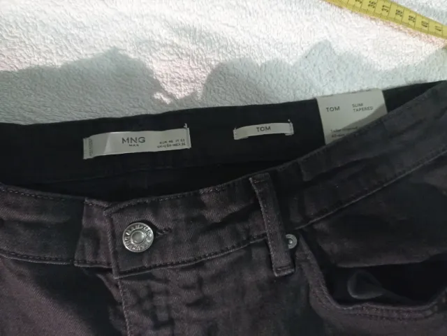 Vaqueros negros Slim Tapered