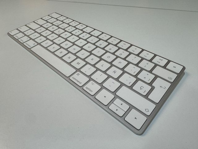 Teclado Apple Magic Keyboard Plata/Blanco