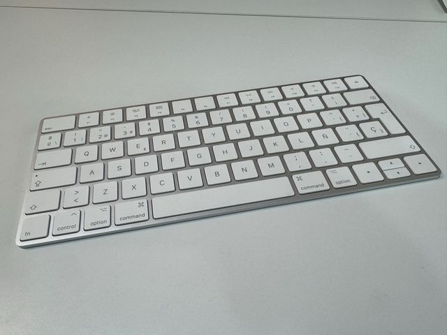 Teclado Apple Magic Keyboard Plata/Blanco
