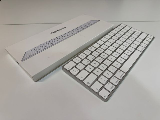 Teclado Apple Magic Keyboard Plata/Blanco
