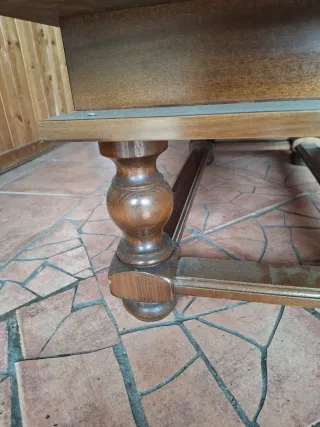 Tavolino da salotto in legno massiccio