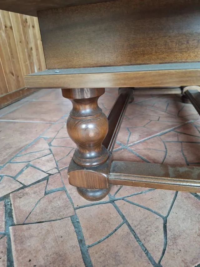 Tavolino da salotto in legno massiccio