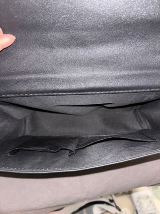 Borsa a tracolla nera con dettagli oro