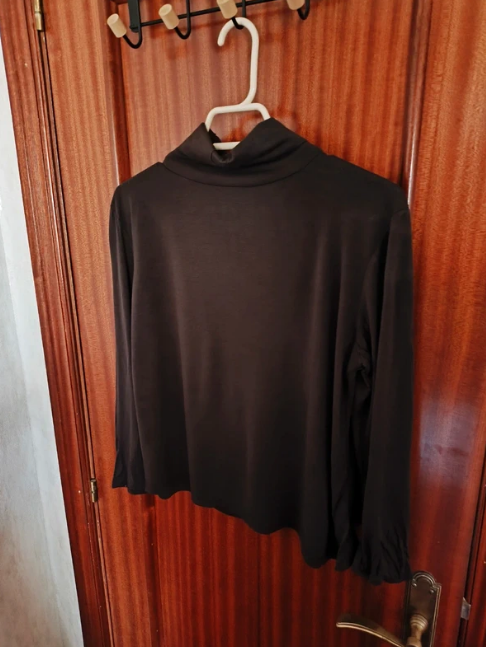 Conjunto Yokana camiseta y falda sin estrenar