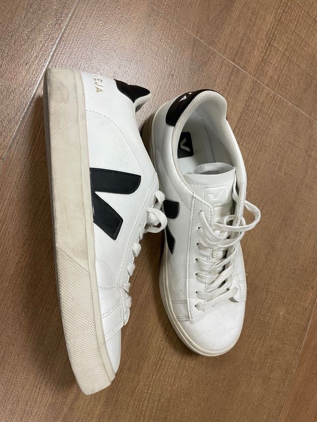 Tenis Veja Blancos y Negros Talla 42