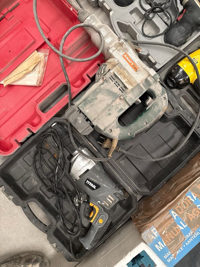 Maletín herramientas variadas usadas