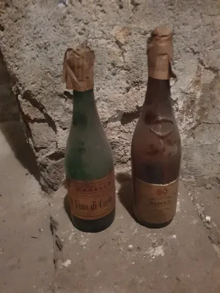 Vecchie bottiglie di vino