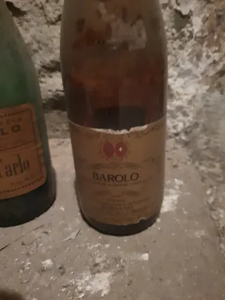 Vecchie bottiglie di vino