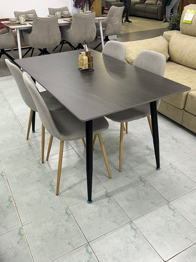 Mesa de comedor + 4 sillas grises nueva