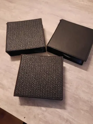 3 cajas de fundas de piel para CD
