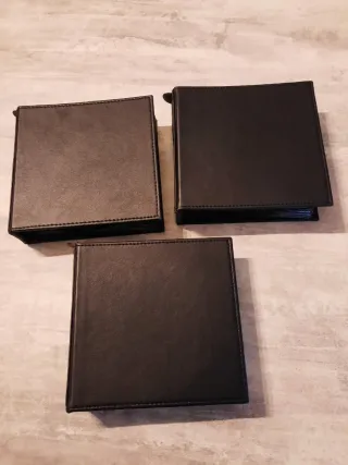 3 cajas de fundas de piel para CD