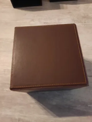 3 cajas de fundas de piel para CD