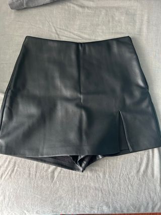 Falda pantalón cuero negra