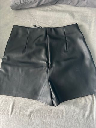 Falda pantalón cuero negra