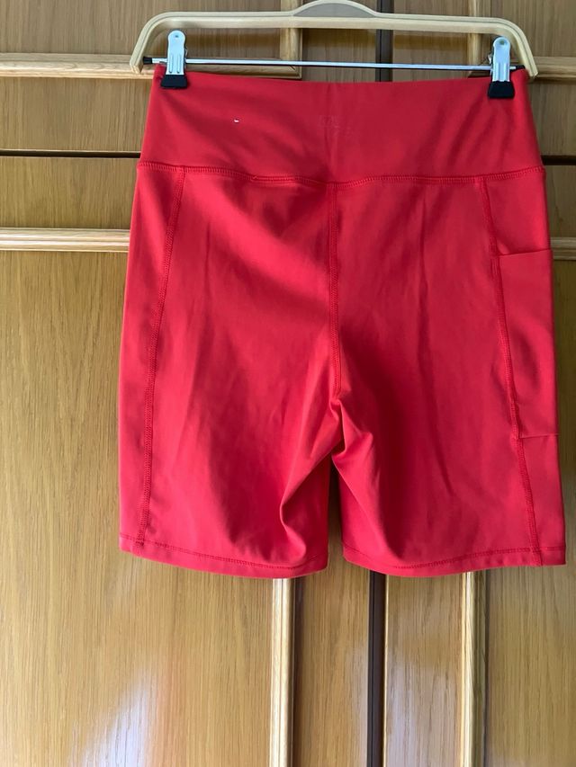 Pantalón ciclista H&M rojo con bolsillo lateral