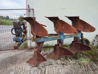 Arado de 3 surcos