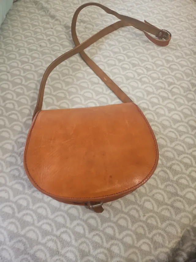 Bolso de cuero marrón
