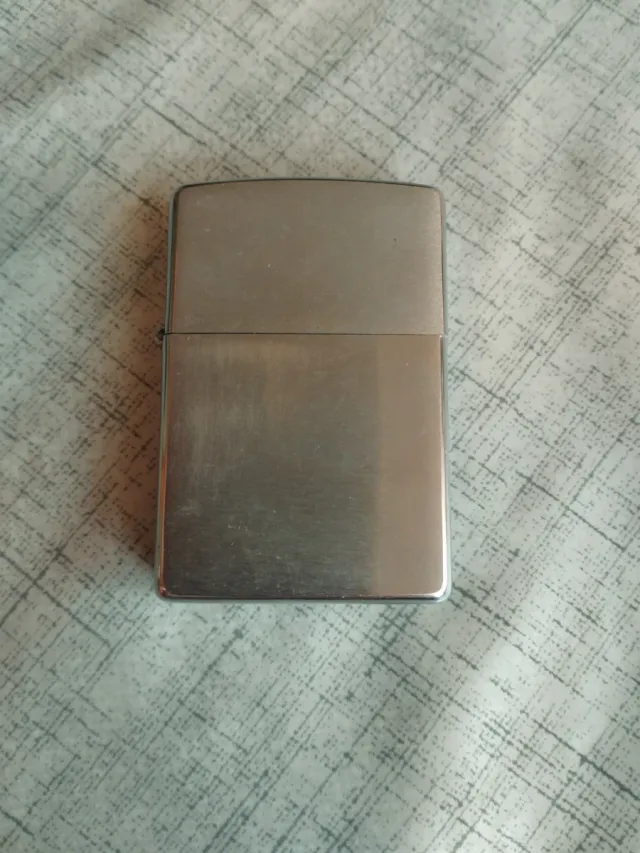 Mechero Zippo plateado