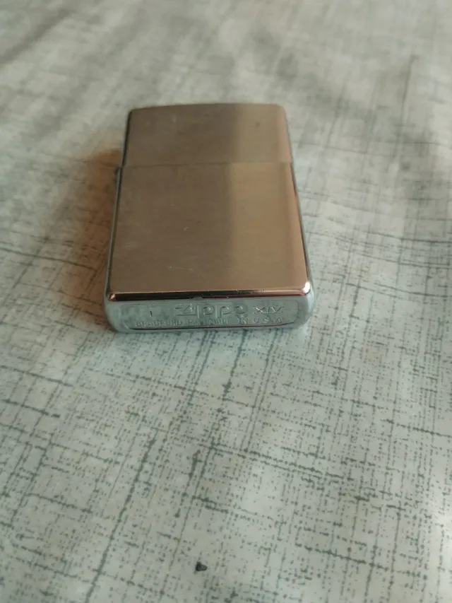 Mechero Zippo plateado