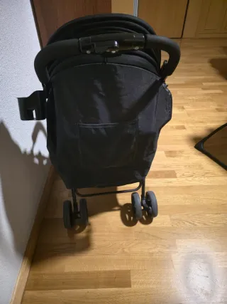 Carrito de bebé negro