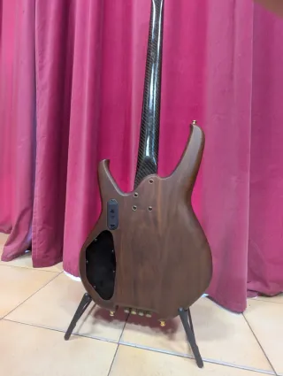 Bajo Eléctrico Status S3000 walnut de 4 cuerdas.