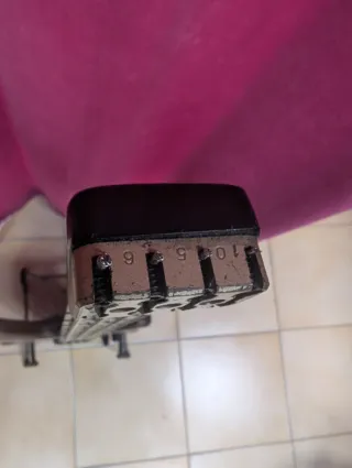 Bajo Eléctrico Status S3000 walnut de 4 cuerdas.