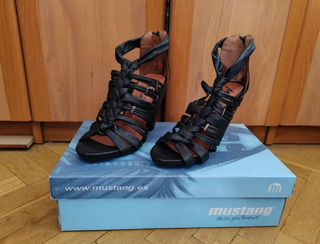 Sandalias Mustang Talla 38 Negras