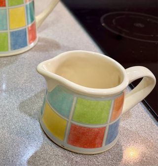 Lechera de porcelana diseño cuadros