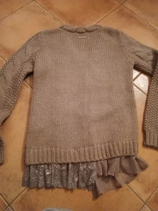 Maglione beige con pizzo grigio