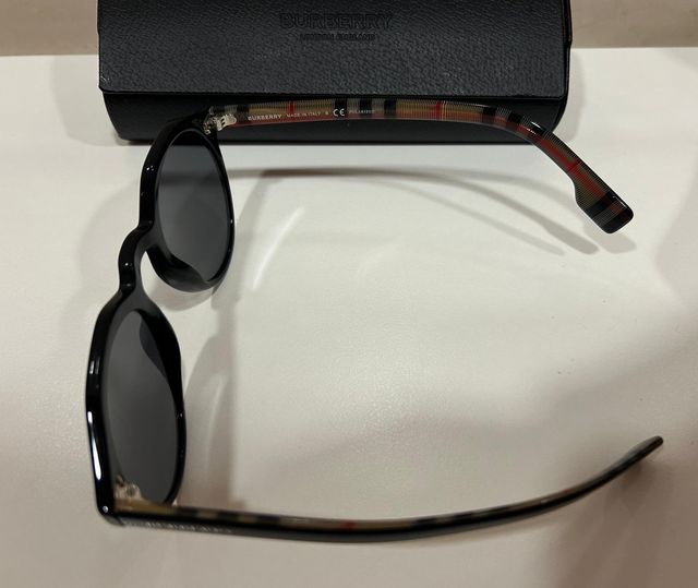 Gafas de sol Burberry negras y multicolor