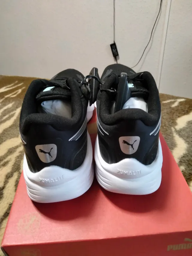 Deportivas Puma Negras y Blancas Nuevas