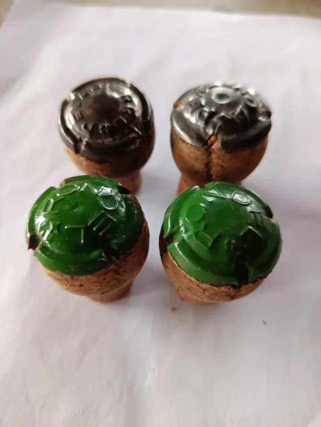 4 Chapas Cava Antiguas