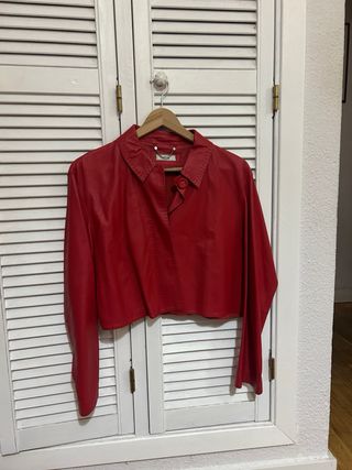 Chaqueta roja cuero