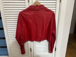 Chaqueta roja cuero
