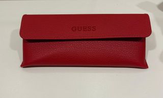 Gafas de sol Guess negras y moradas