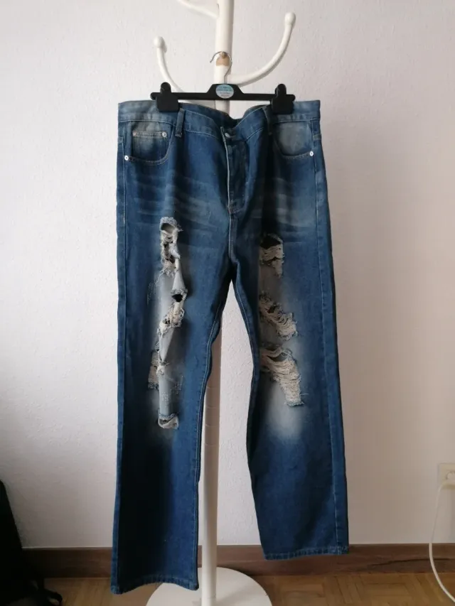 Vaqueros rotos talla 48 / XXL