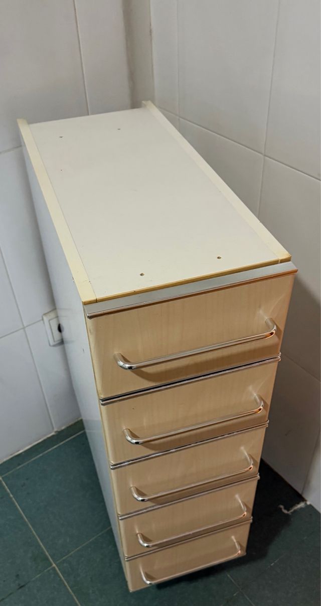 Cajonera estrecha cocina/baño