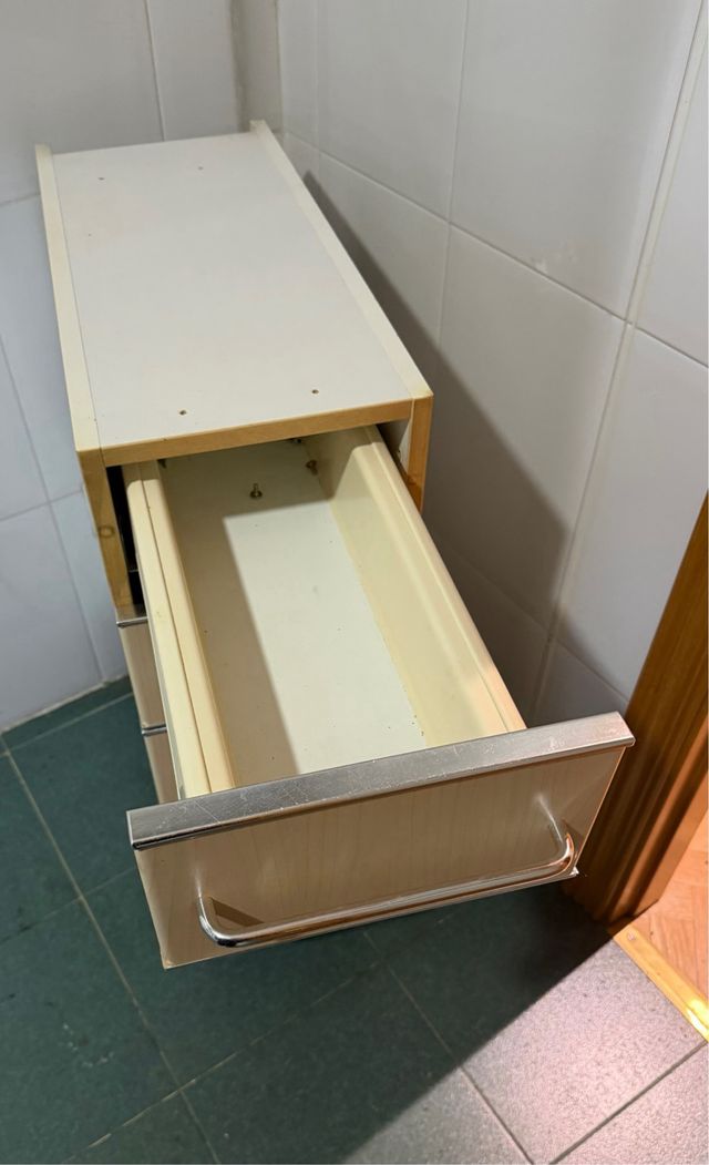 Cajonera estrecha cocina/baño