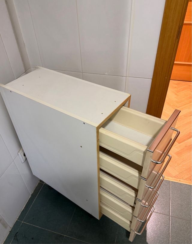 Cajonera estrecha cocina/baño