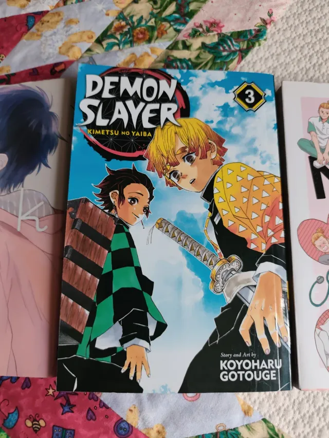 Libros mangas el precio es por los tres libros