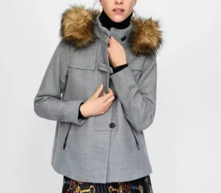 Chaqueta Zara gris con capucha