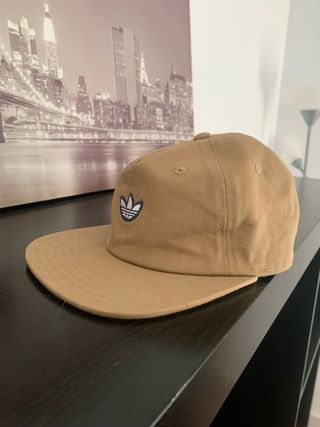 Gorra Adidas Beige