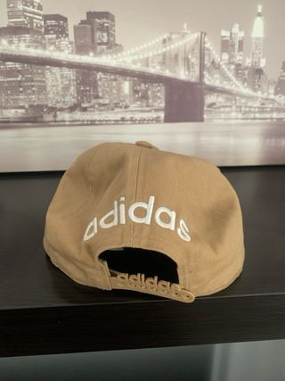 Gorra Adidas Beige