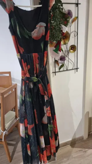 Vestido fiesta estampado floral negro y rojo