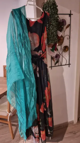 Vestido fiesta estampado floral negro y rojo